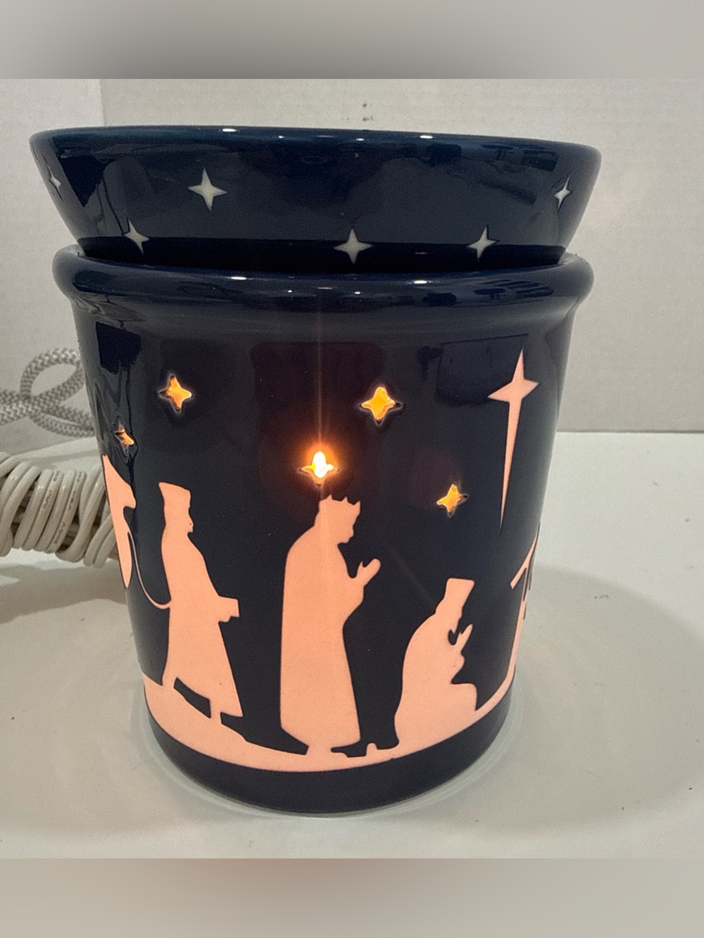 Retired Scentsy Silent Night Blue Nativity Large Wax Warmer Christmas & Bulb